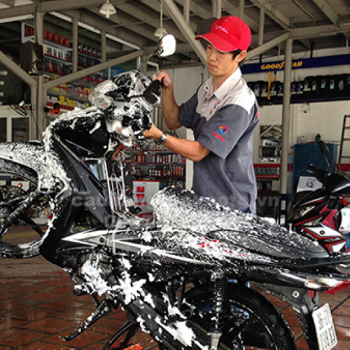 Có nên rửa xe máy khi động cơ đang còn nóng?