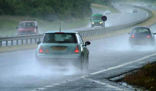 Chăm sóc ô tô vào mùa mưa và những điều cần lưu ý