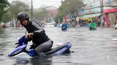 Những trận mưa lớn đã khiến nhiều xe 