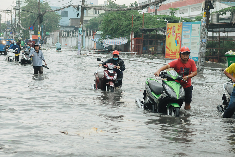 nước vào pô xe